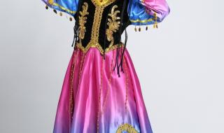 新疆维吾尔族服装
